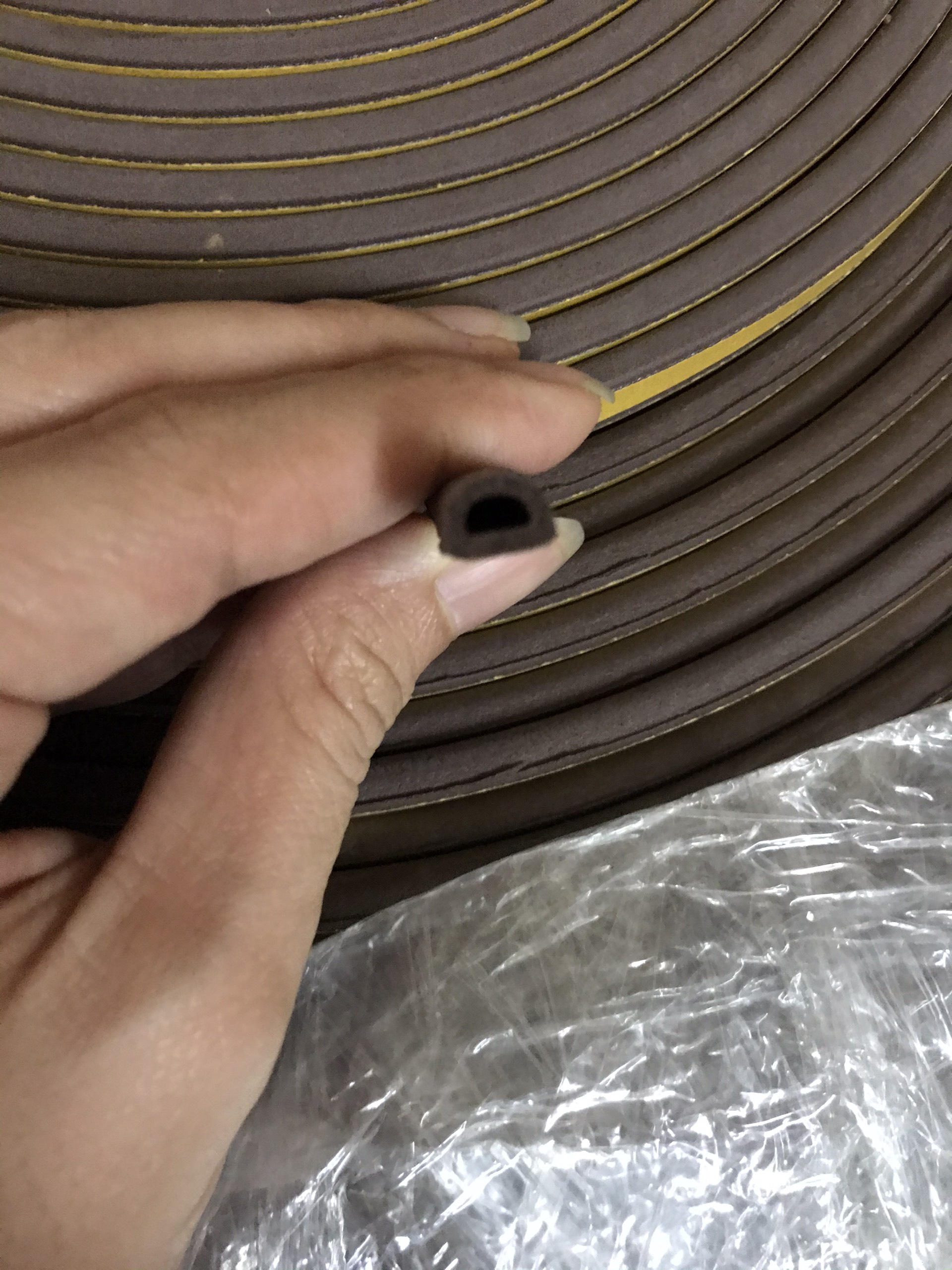 Gioang xop tron D12 dan cua